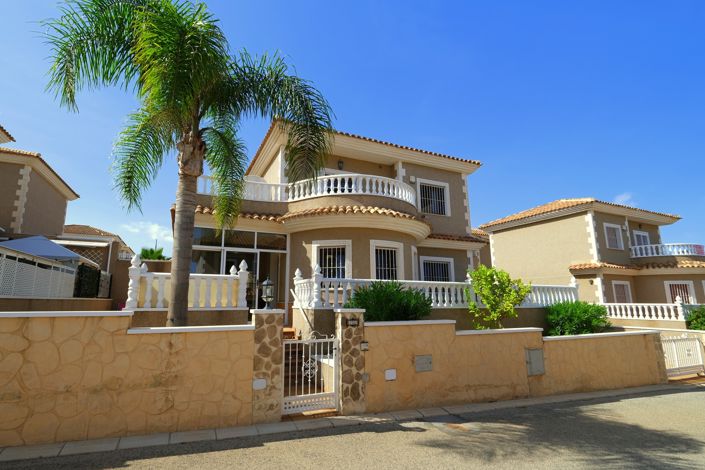 Image No.1-3 Bed Villa for sale