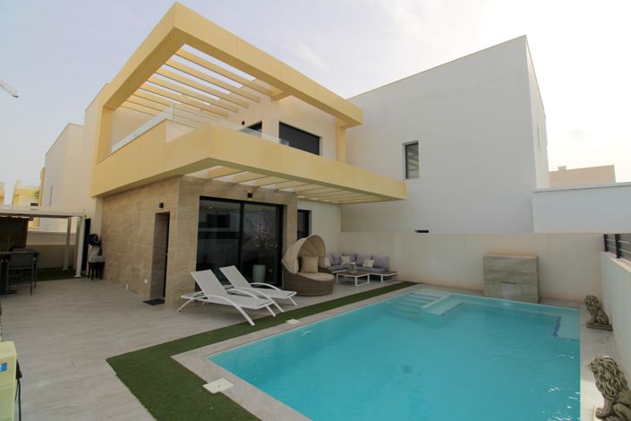 Image No.1-3 Bed Villa for sale