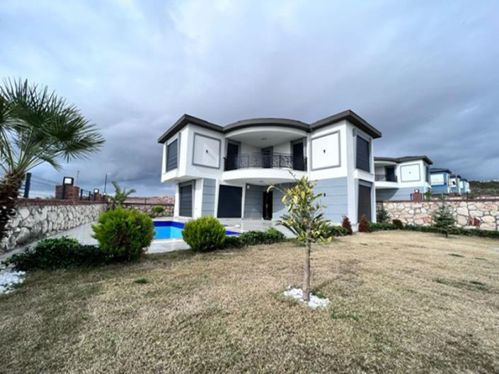 Image No.1-4 Bed Villa / Detached for sale