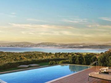 fabulous-pool-with-stunning-views-over-the-lake