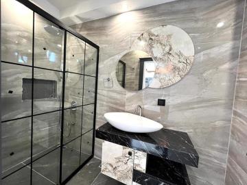 fully-tiled-en-suite