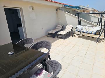 roof-terrace-accessed-via-kitchen