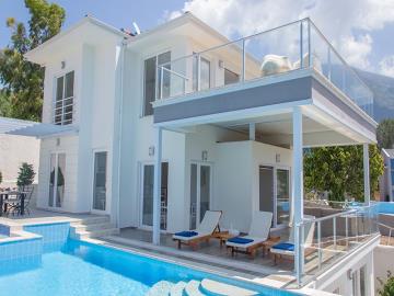 magnificent-four-bedroom-Villa-in-Oludeniz