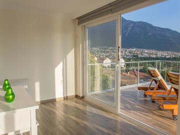 master-bedroom-with-access-to-terrace