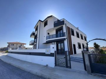 Semi-Detached-Villa-for-sale-overlooking-Mavishir