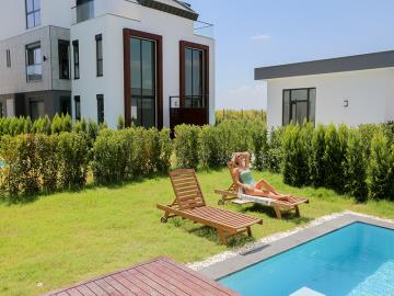 landscaped-garden-and-pool