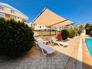 plenty-of-sunbathing-space-round-communal-pool