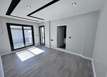 large-bedroom-with-en-suite-and-balcony