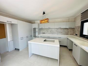 high-quality-fitted-kitchen