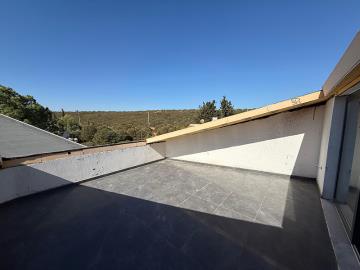 enjoys-a-roof-terrace-from-top-floor-bedroom