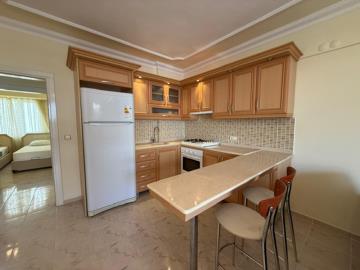 fully-fitted-kitchen-with-breakfast-bar