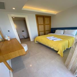 double-bedroom-with-own-en-suite-bathroom