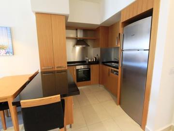 modern-kitchen-with-breakfast-bar