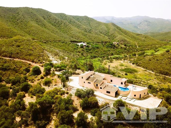 Image No.1-4 Bed Cortijo for sale