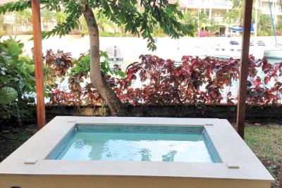 St-Lucia-Homes-CAP-105-Condo-at-Landings-Hot-Tub