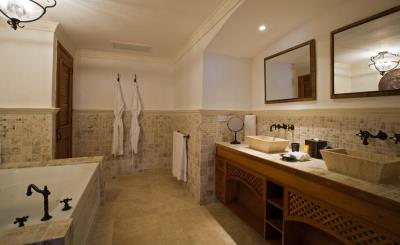 Villa-Master-bathroom-1