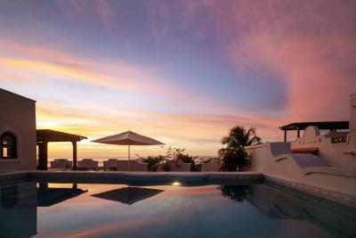 Rooftop-Pool-Sunset