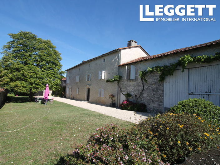 Image No.1-Maison de 4 chambres à vendre à Charente