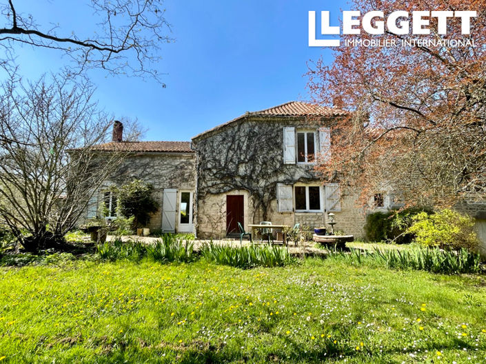 Image No.1-Maison de 4 chambres à vendre à Charente