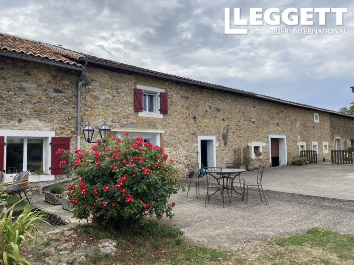 Image No.1-Maison de 6 chambres à vendre à Charente