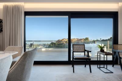 B1_Marbella_Lake_Nueva-Andalucia_salon-July2024-penthouse