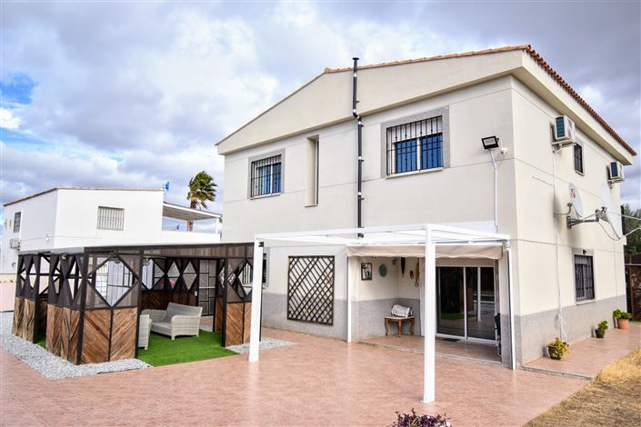 Image No.1-4 Bed Villa for sale