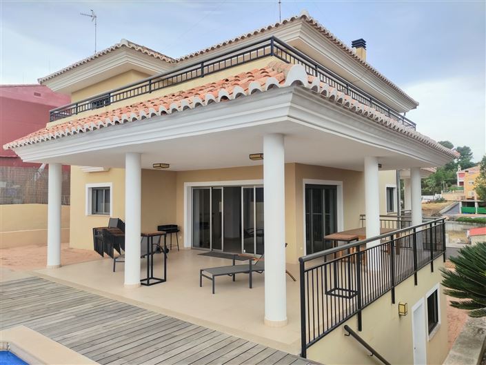 Image No.1-4 Bed Villa for sale