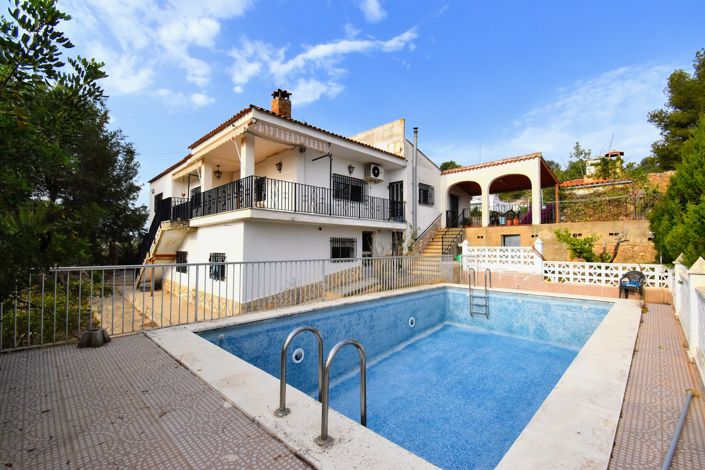 Image No.1-6 Bed Villa for sale