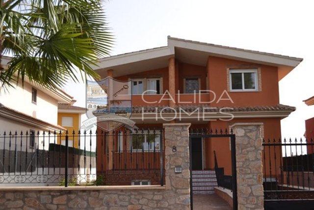 Image No.1-5 Bed House for sale