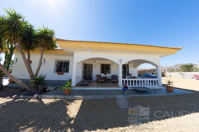 Image No.1-3 Bed Villa for sale