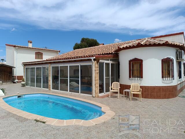 Image No.1-4 Bed Villa for sale