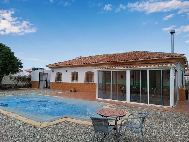 Image No.1-4 Bed Villa for sale