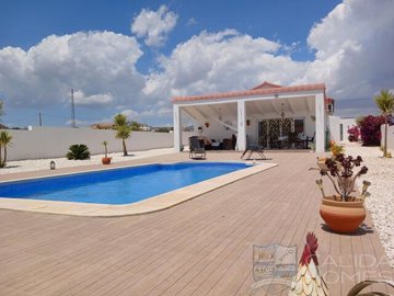 villa-perfecta--resale-villa-for-sale-in-el-c