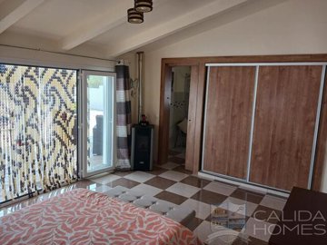 villa-perfecta--resale-villa-for-sale-in-el-c