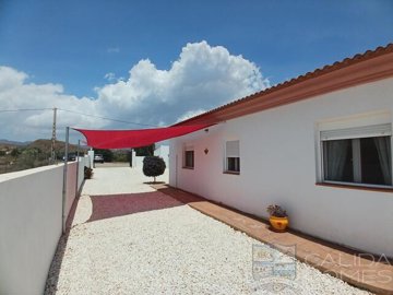 villa-perfecta--resale-villa-for-sale-in-el-c