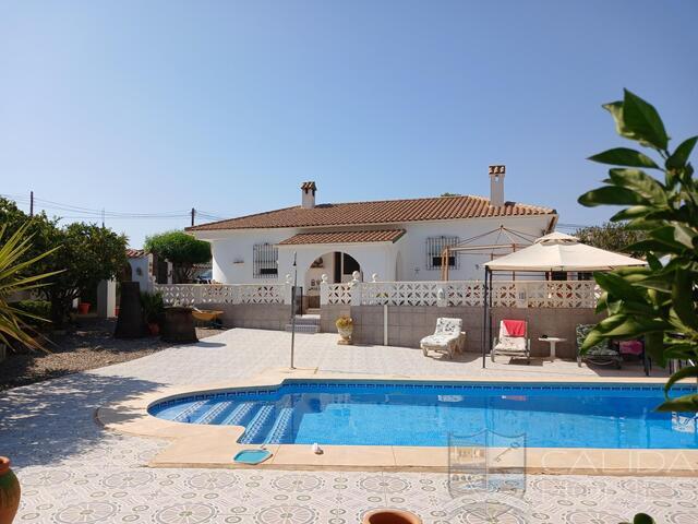 Image No.1-4 Bed Villa for sale