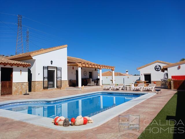 Image No.1-4 Bed Villa for sale