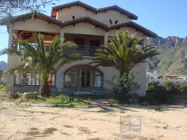 Image No.1-5 Bed Villa for sale