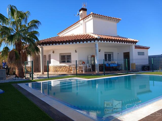 Image No.1-4 Bed Villa for sale