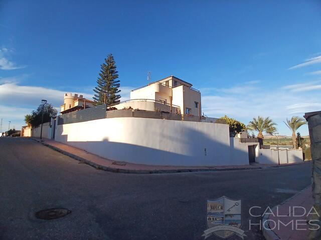 Image No.1-4 Bed Villa for sale