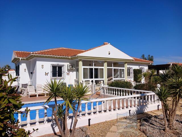 Image No.1-4 Bed Villa for sale