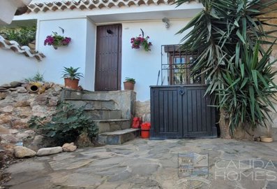 cortijo-flounders-detached-character-house-fo