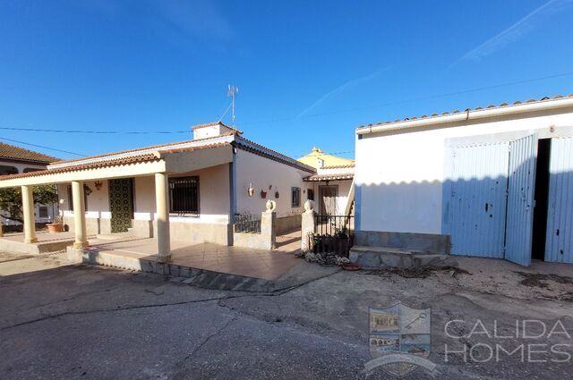 Image No.1-4 Bed Villa for sale