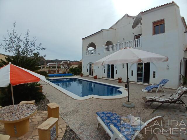 Image No.1-4 Bed Villa for sale