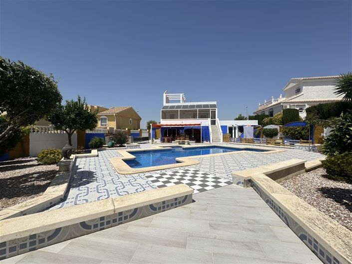 Image No.1-4 Bed Villa for sale