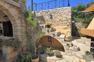 10gardenandstairstoroofterrace-1724406501