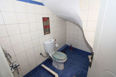 20housegroundfloorbathroom-1727170534