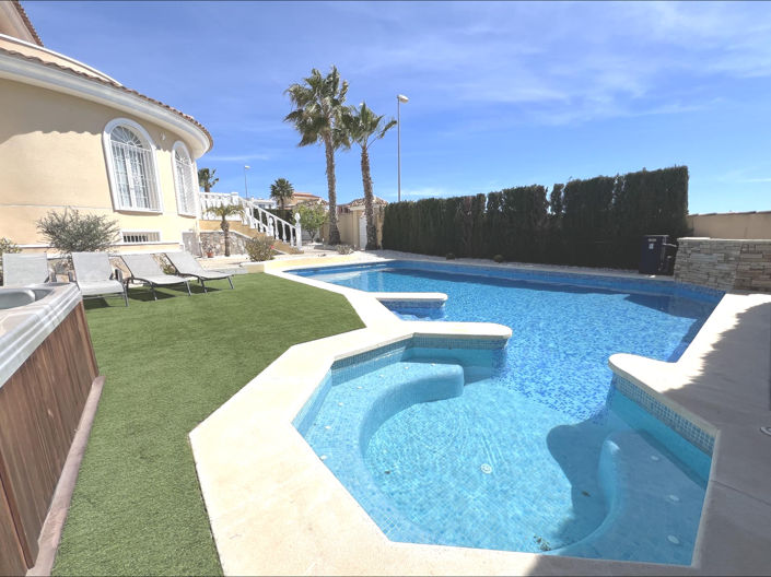 Image No.1-5 Bed Villa for sale