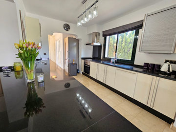 propertyimage1qjnfmjq2e20240702052712