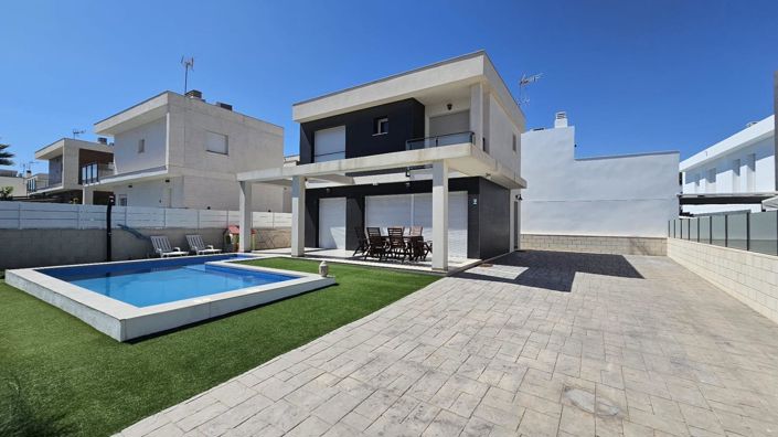 Image No.1-3 Bed Villa for sale